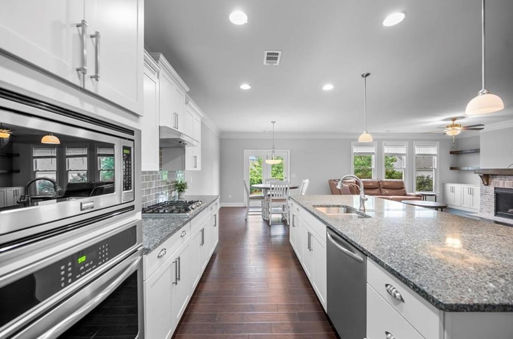 7043 Tree House Way, Flowery Branch GA  30542-7546 exterior