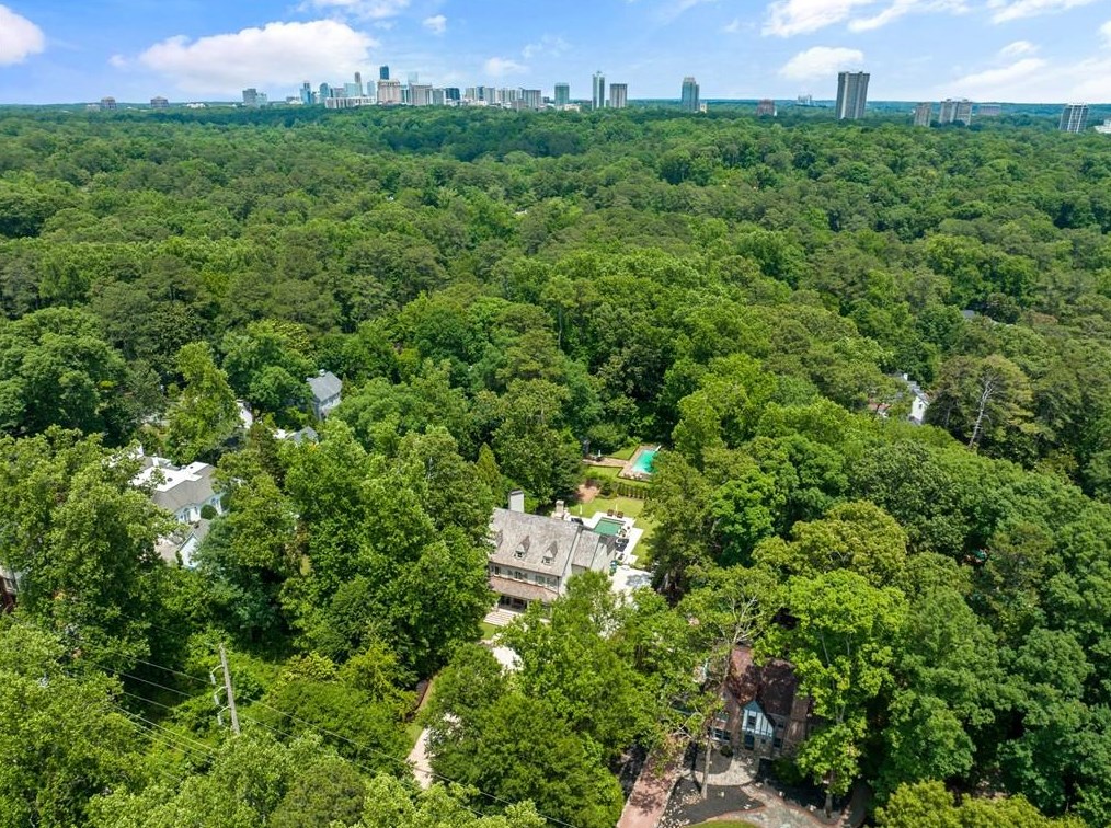 2665 Northside Dr, Atlanta GA  30305-3515 exterior