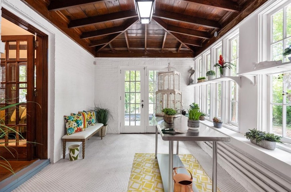 2665 Northside Dr, Atlanta GA  30305-3515 exterior