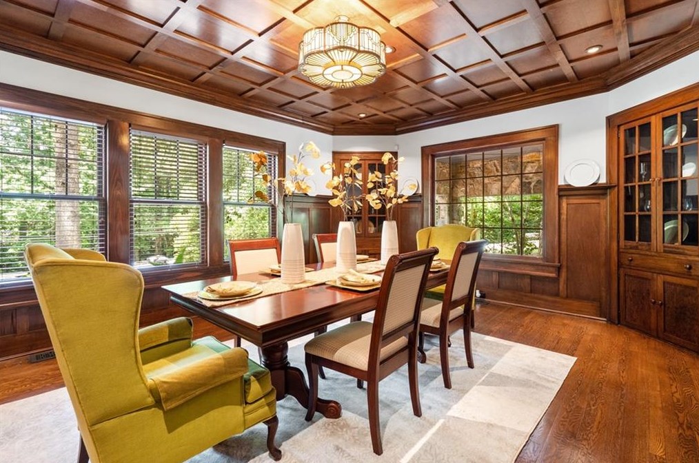 2665 Northside Dr, Atlanta GA  30305-3515 exterior