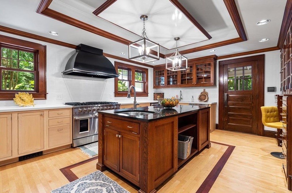 2665 Northside Dr, Atlanta GA  30305-3515 exterior