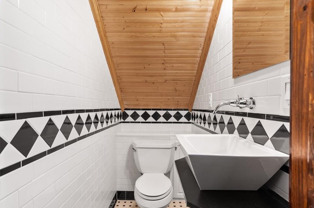 2665 Northside Dr, Atlanta GA  30305-3515 exterior