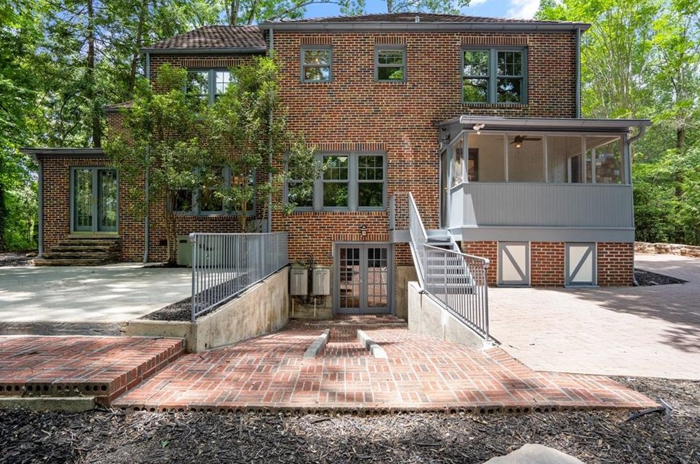 2665 Northside Dr, Atlanta GA  30305-3515 exterior