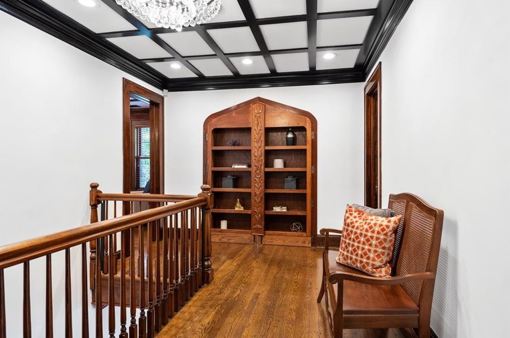 2665 Northside Dr, Atlanta GA  30305-3515 exterior