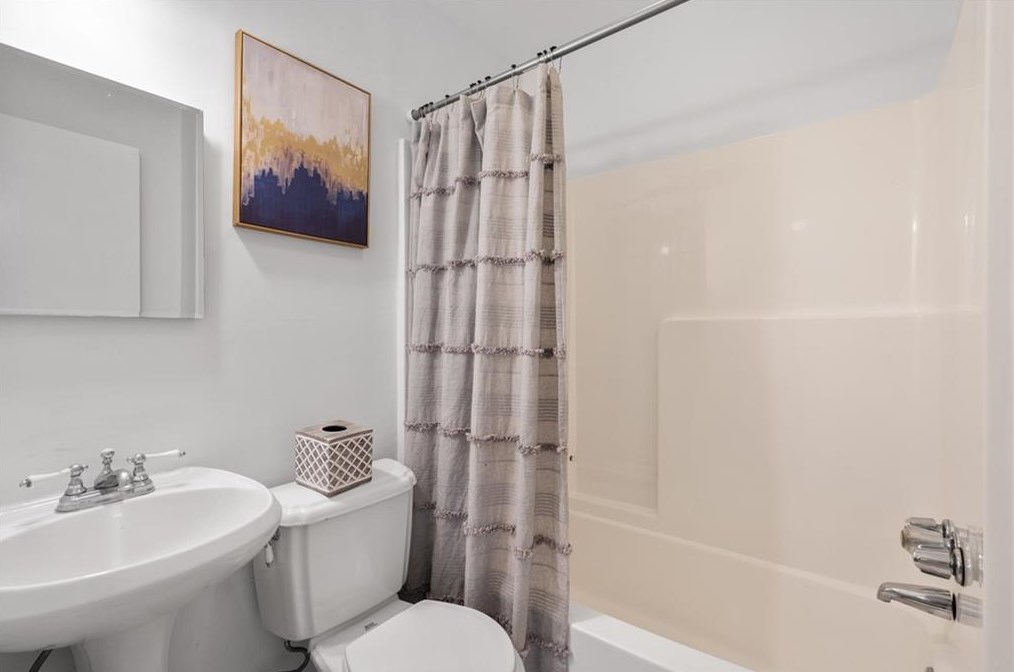 2665 Northside Dr, Atlanta GA  30305-3515 exterior