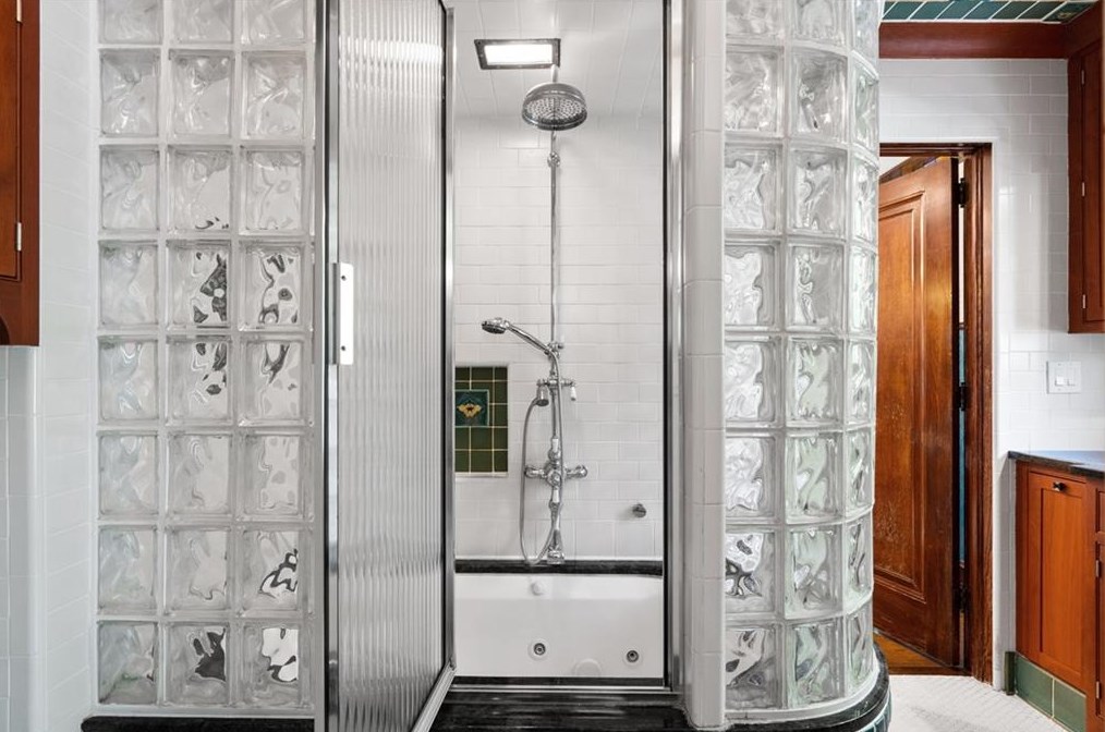 2665 Northside Dr, Atlanta GA  30305-3515 exterior