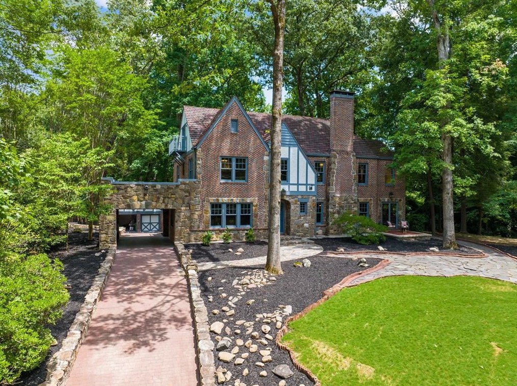 2665 Northside Dr, Atlanta GA  30305-3515 exterior