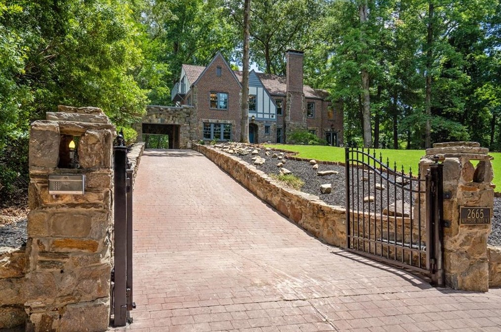 2665 Northside Dr, Atlanta GA  30305-3515 exterior