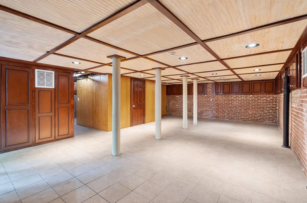 2665 Northside Dr, Atlanta GA  30305-3515 exterior