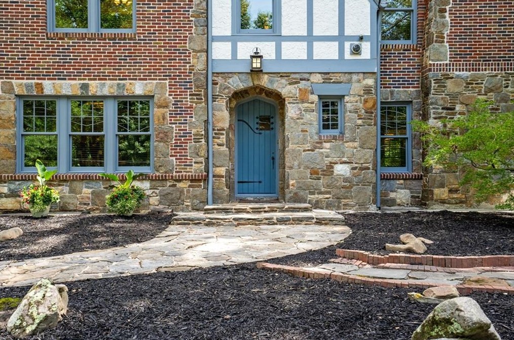 2665 Northside Dr, Atlanta GA  30305-3515 exterior