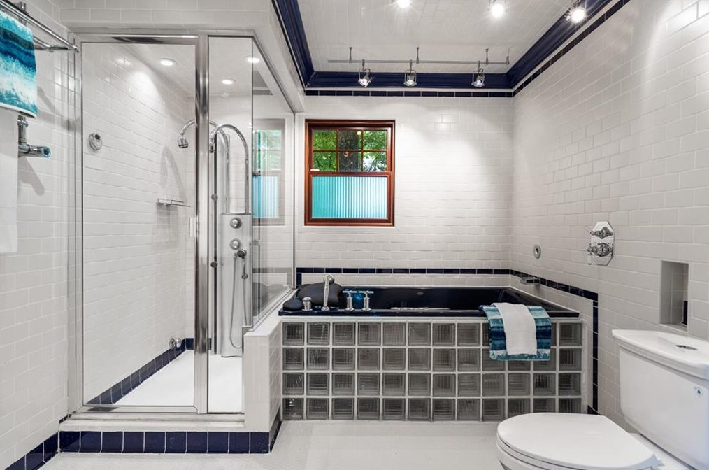 2665 Northside Dr, Atlanta GA  30305-3515 exterior