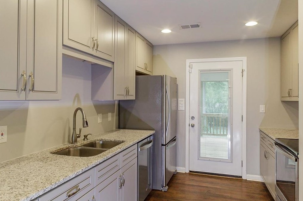 2215 Barbara Ln, Decatur, GA 30032-7107