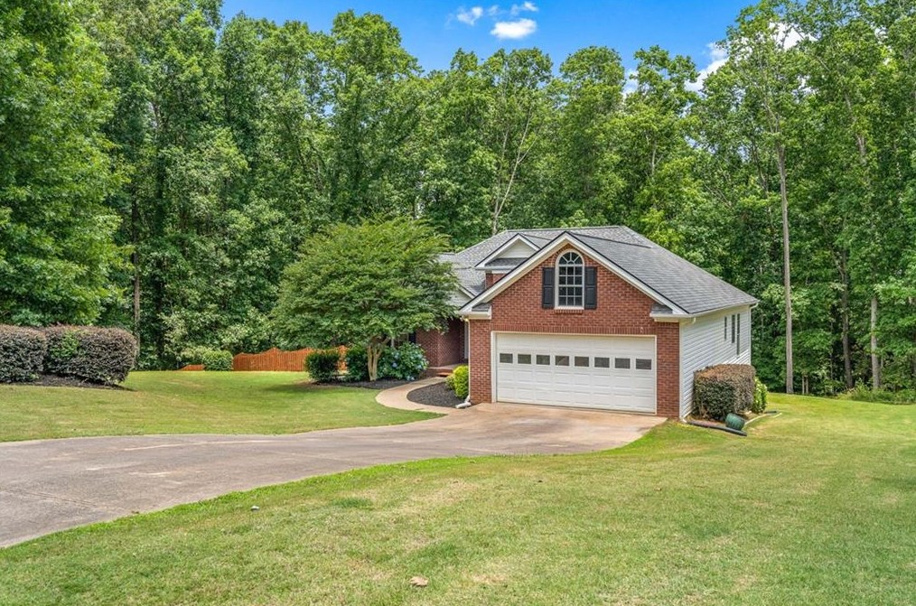 1041 Easy St, Winder, GA 30680-2769