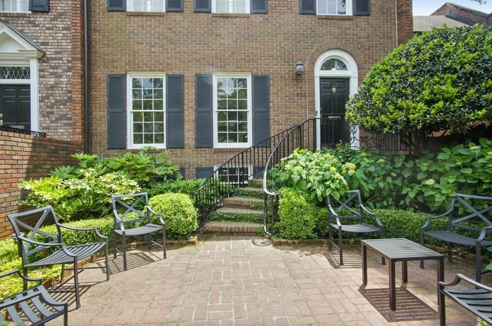 403 Townsend Pl, Atlanta GA  30327-3037 exterior