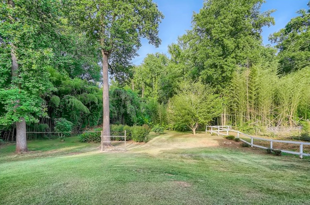 1653 Pne Gln Cir, Decatur GA 30035-1537 exterior