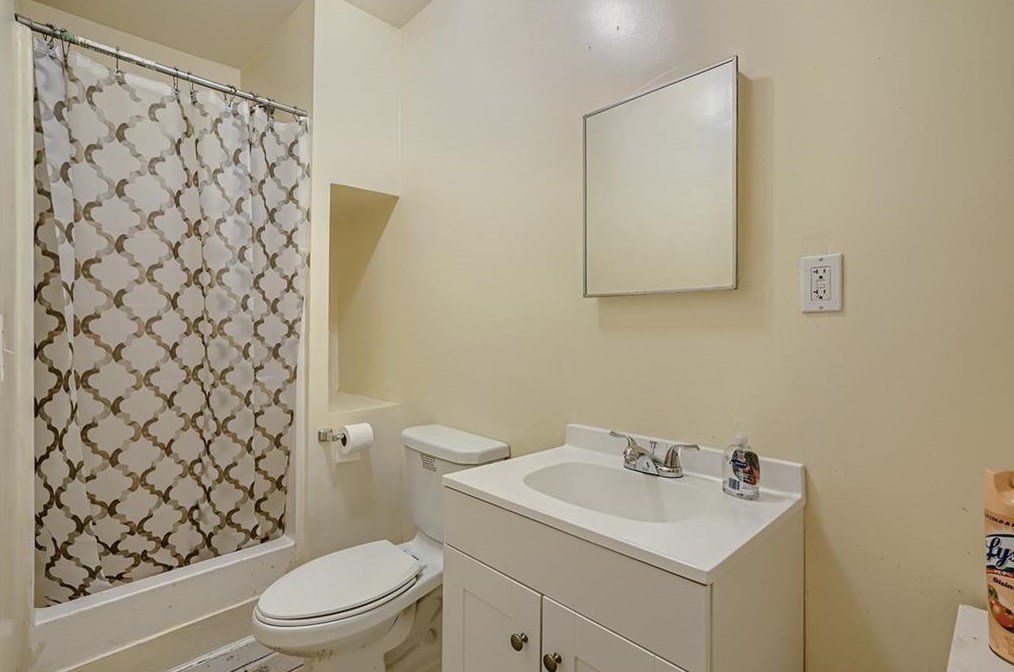 1653 Pne Gln Cir, Decatur GA 30035-1537 exterior