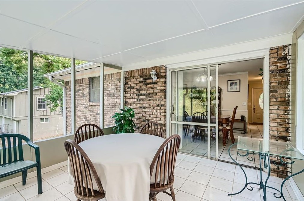 1653 Pne Gln Cir, Decatur GA 30035-1537 exterior