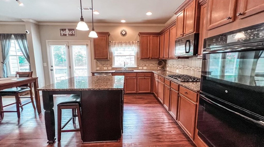 7216 Lake Sterling Blvd, Flowery Branch GA  30542-5007 exterior