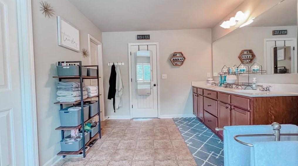 7216 Lake Sterling Blvd, Flowery Branch GA  30542-5007 exterior