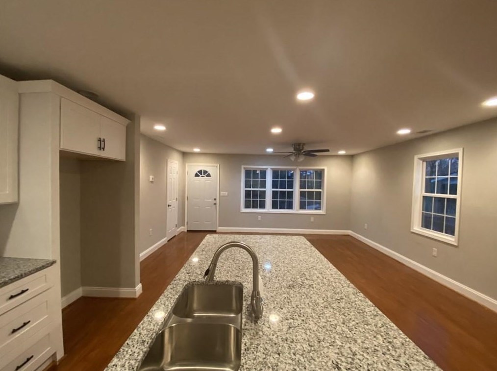 498 Woods Dr, Atlanta GA  30318-6156 exterior