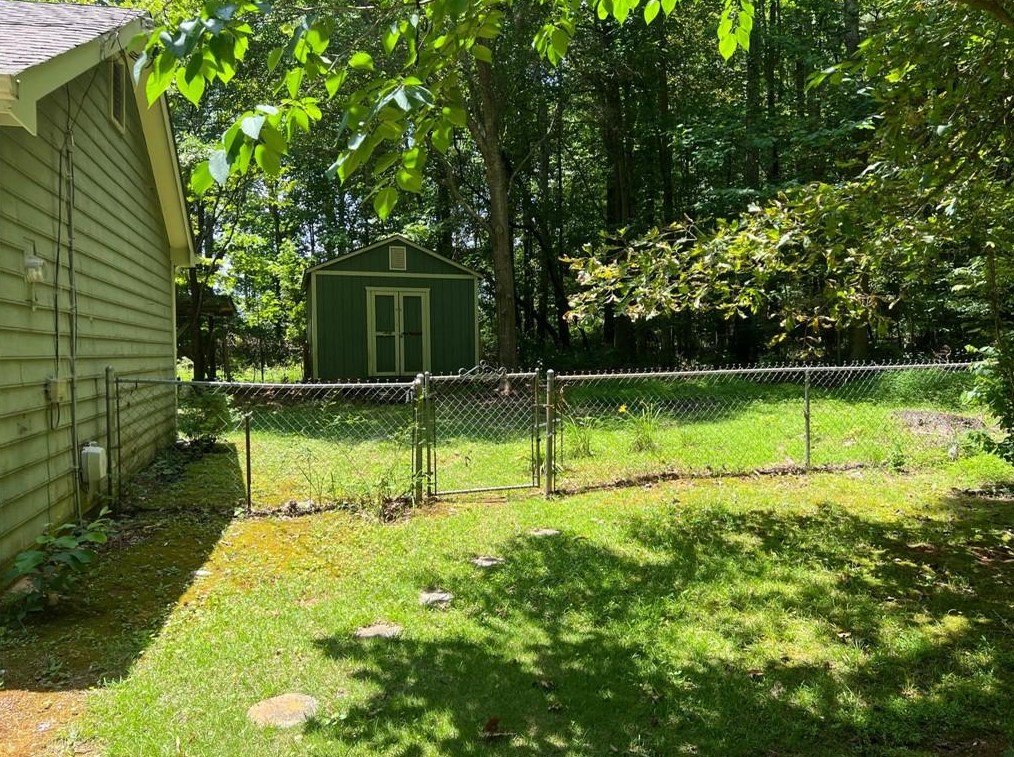 1925 Valley Ln, Cumming, GA 30040-5167