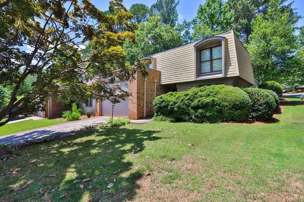 220 Leeward Ln, Roswell, GA 30076-3212