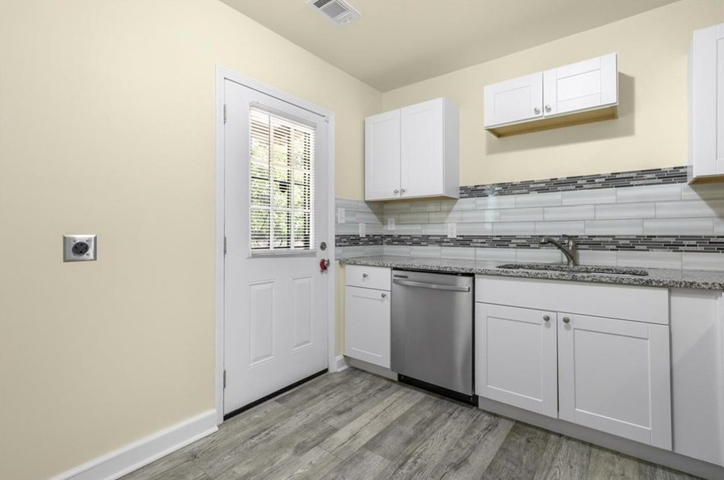 1132 Oak Knoll Ter, Atlanta GA  30315-5214 exterior