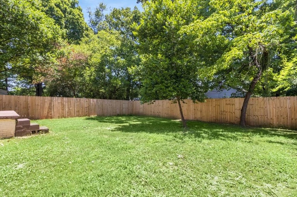 1132 Oak Knoll Ter, Atlanta GA  30315-5214 exterior
