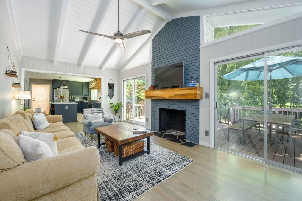 5255 Mount Vernon Pkwy, Atlanta GA  30327-4733 exterior