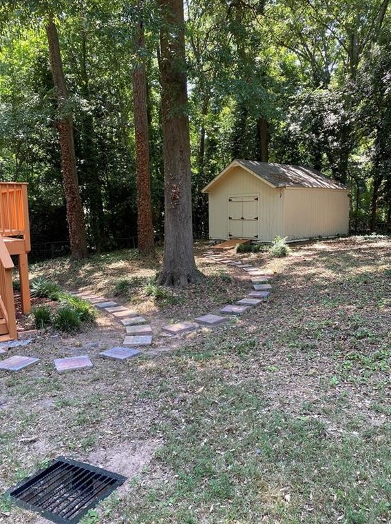 1498 Sanden Ferry Dr, Decatur GA  30033-3323 exterior