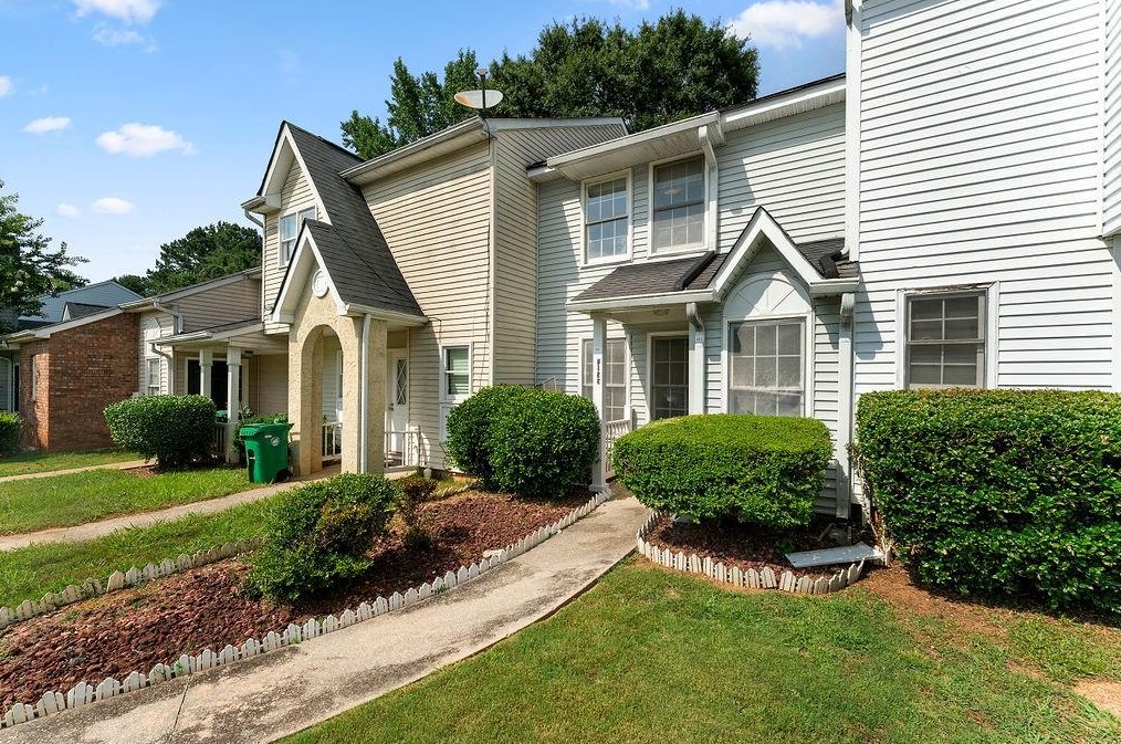 2155 Wellington Cir, Lithonia, GA 30058