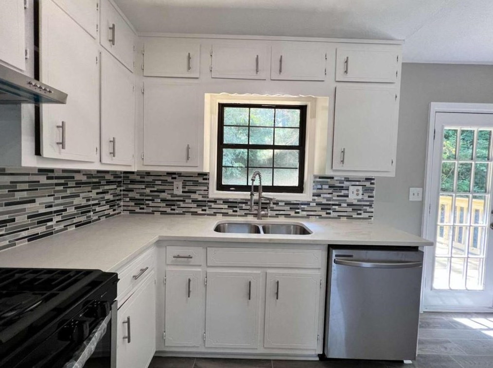 3785 Glen Mora Dr, Decatur GA  30032-5142 exterior