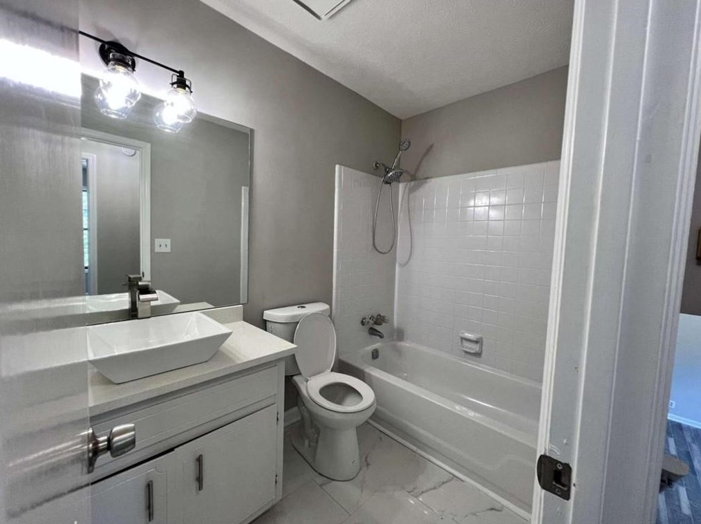 3785 Glen Mora Dr, Decatur GA  30032-5142 exterior