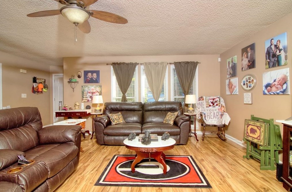 186 Crawford Manor Dr, Toccoa, GA 30577-8126