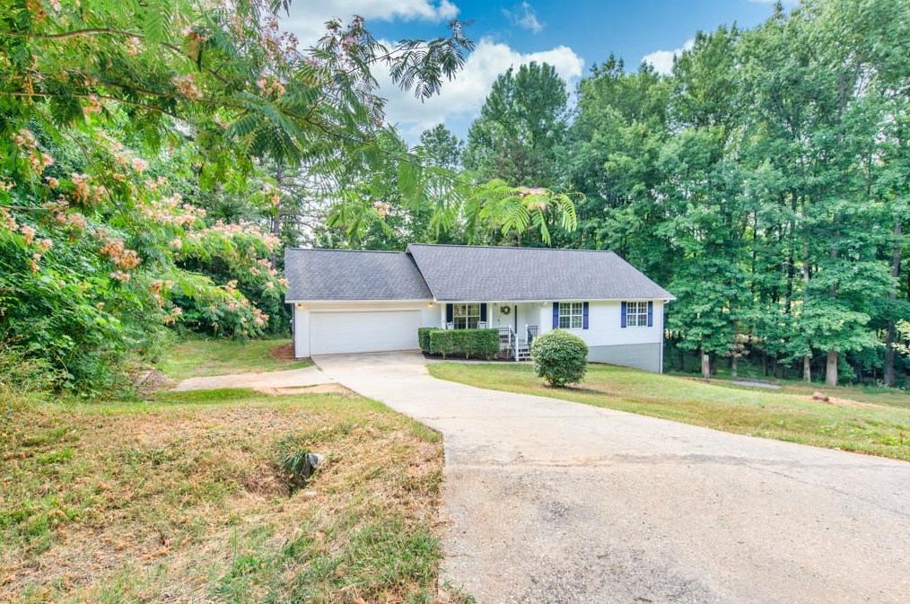 54 Poplar Rd, Commerce, GA 30529