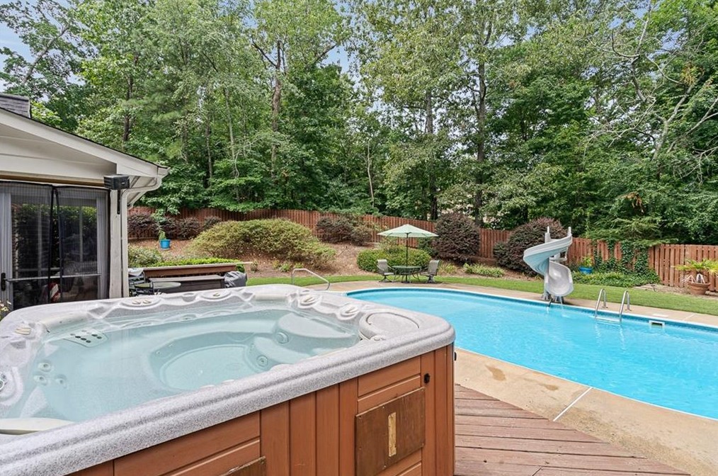 460 Saddlebrook Dr, Calhoun GA  30701-4681 exterior
