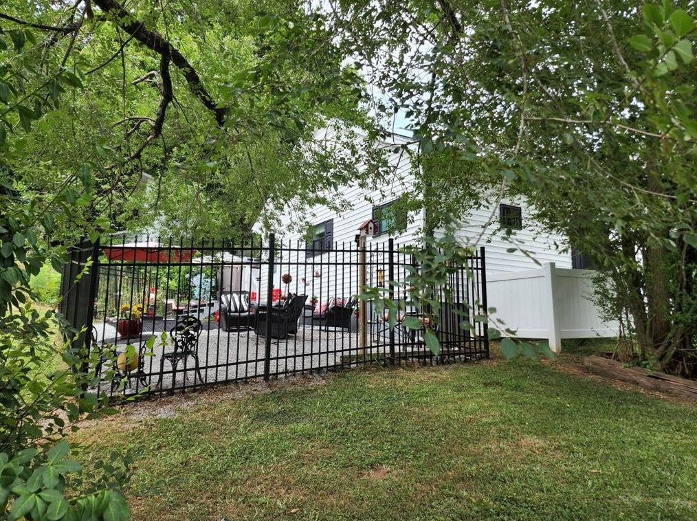 115 N Meaders St, Dahlonega, GA 30533