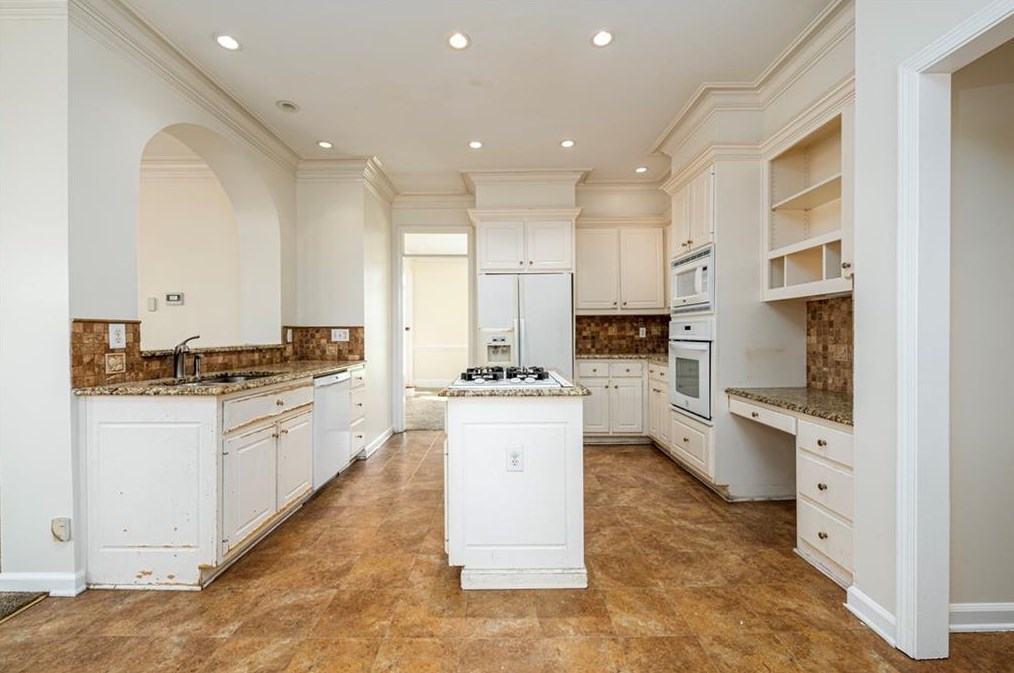 2871 Chapel Ridge Cir, Decatur GA  30034-7200 exterior