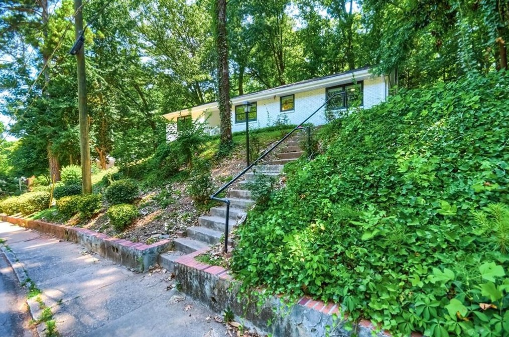 291 Vickers Dr, Atlanta, GA 30307-1262