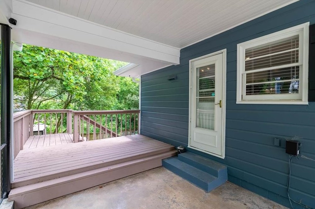 2990 Alston Dr, Decatur GA  30032-3205 exterior