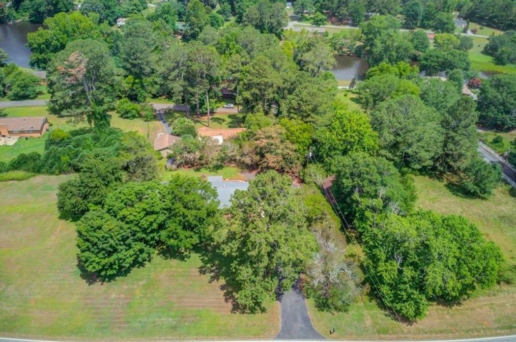 1660 E Broad St, Reynolds Plantation, GA 30642