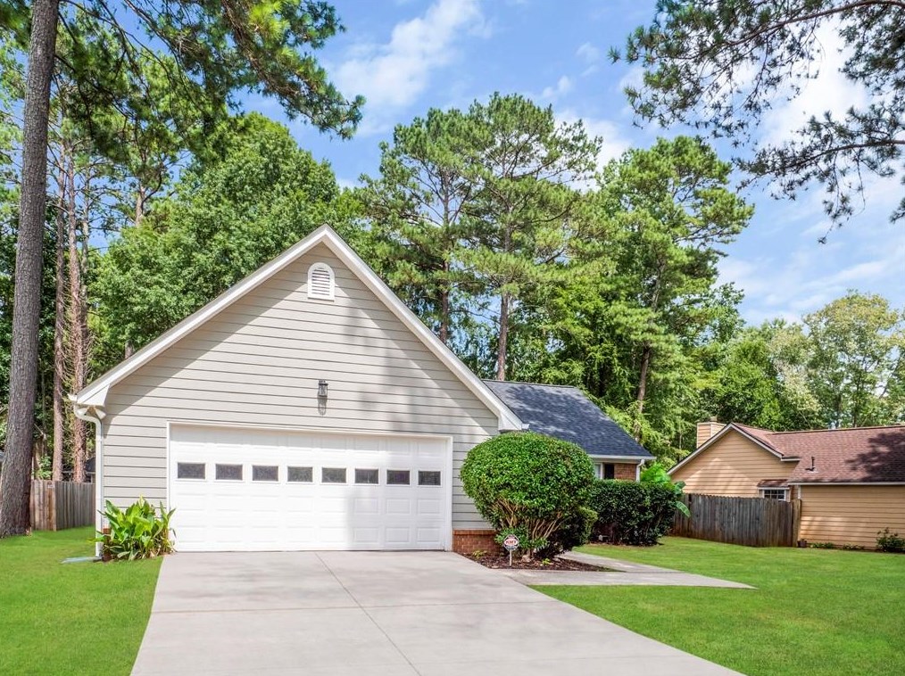 528 Horseshoe Cir, Stockbridge, GA 30281