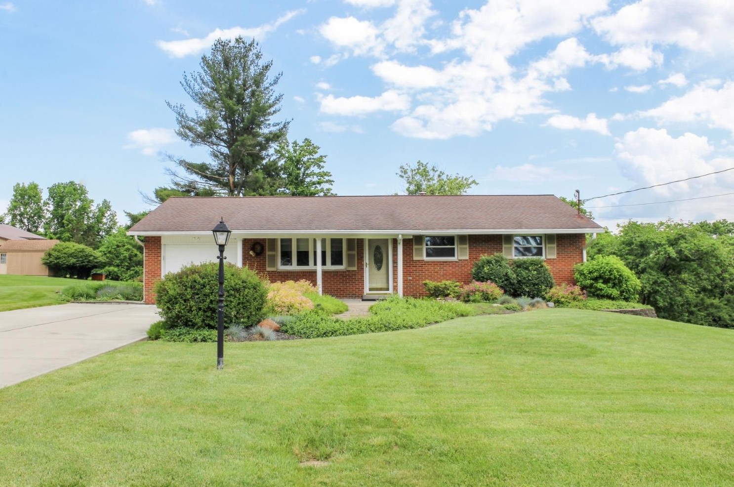 5532 Outer Dr, Aurora, IN 47001-3037