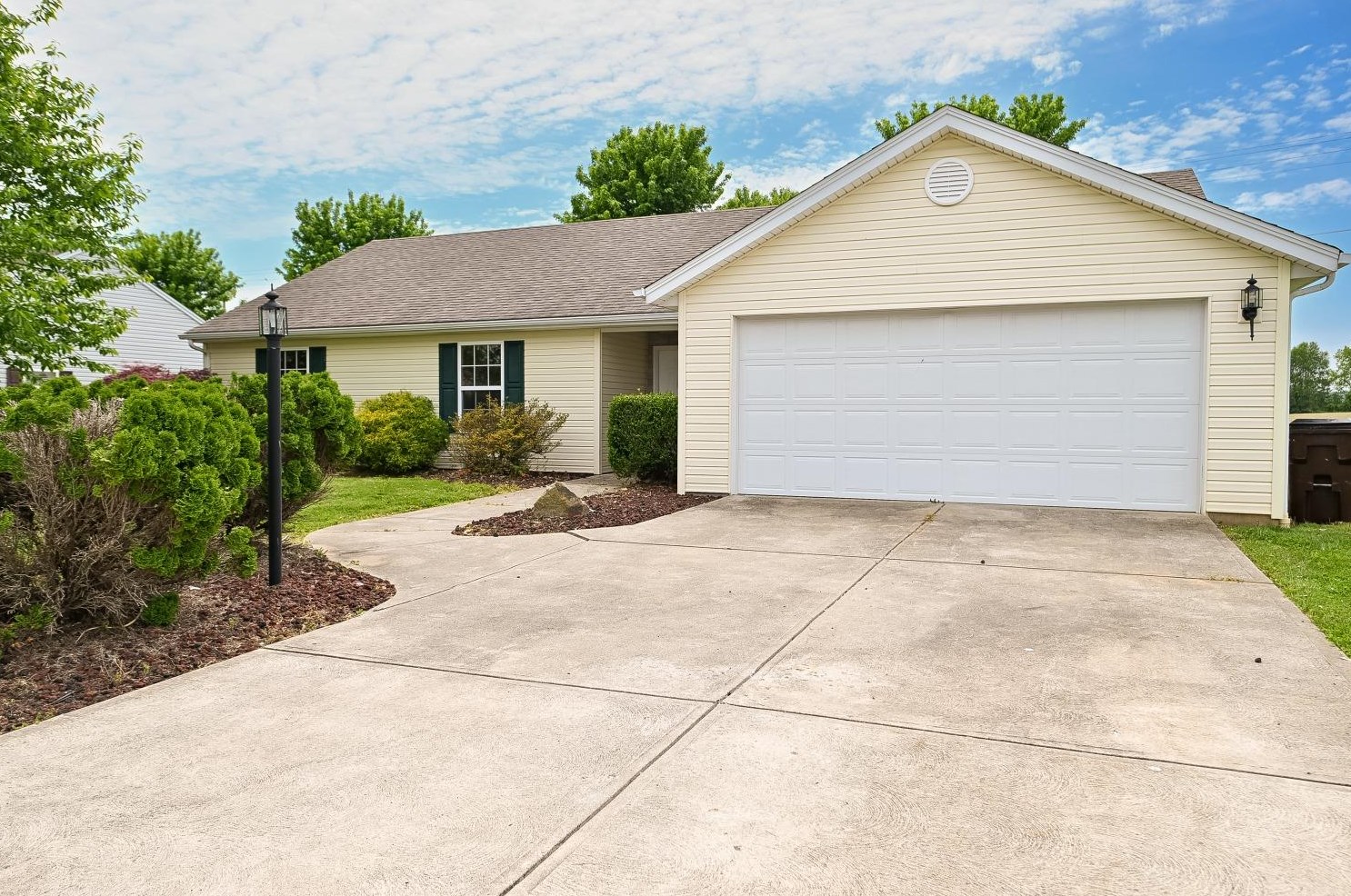 1241 Huckleberry Ln, Rising Sun, IN 47040-9392