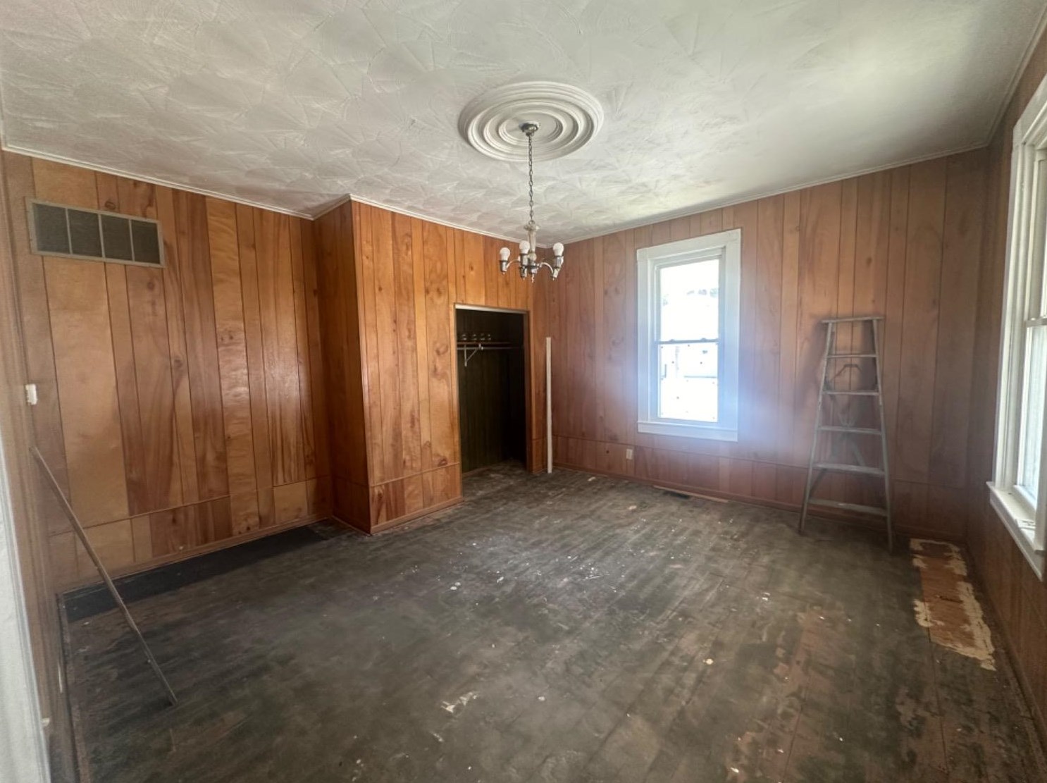 400 W Carr St, Milan, IN 47031