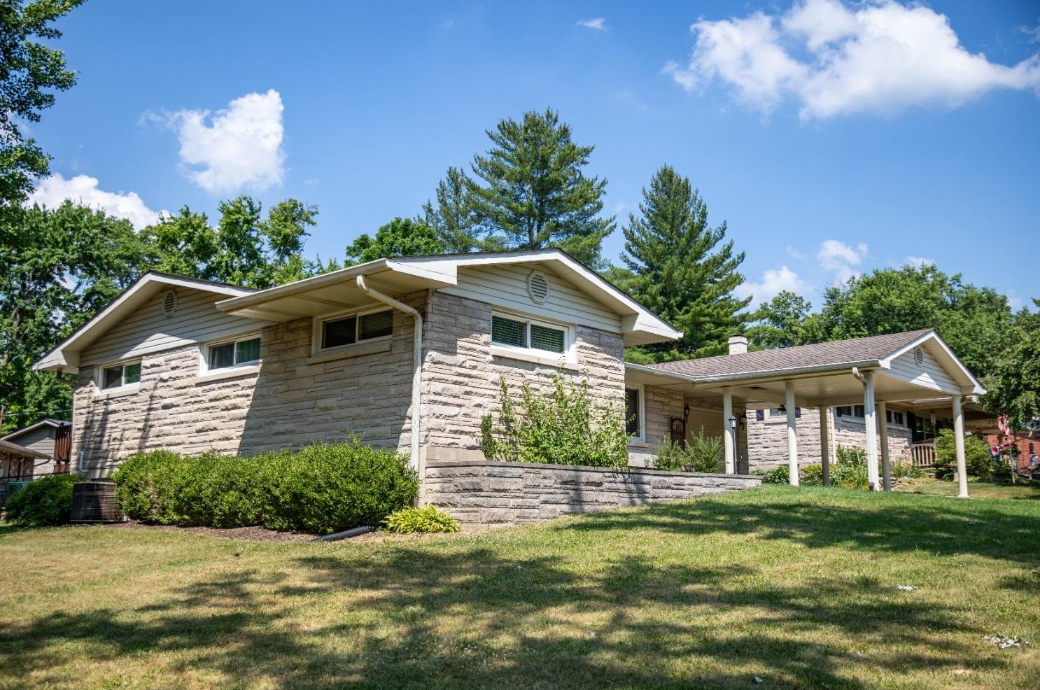 1348 Franklin Dr, Madison, IN 47250