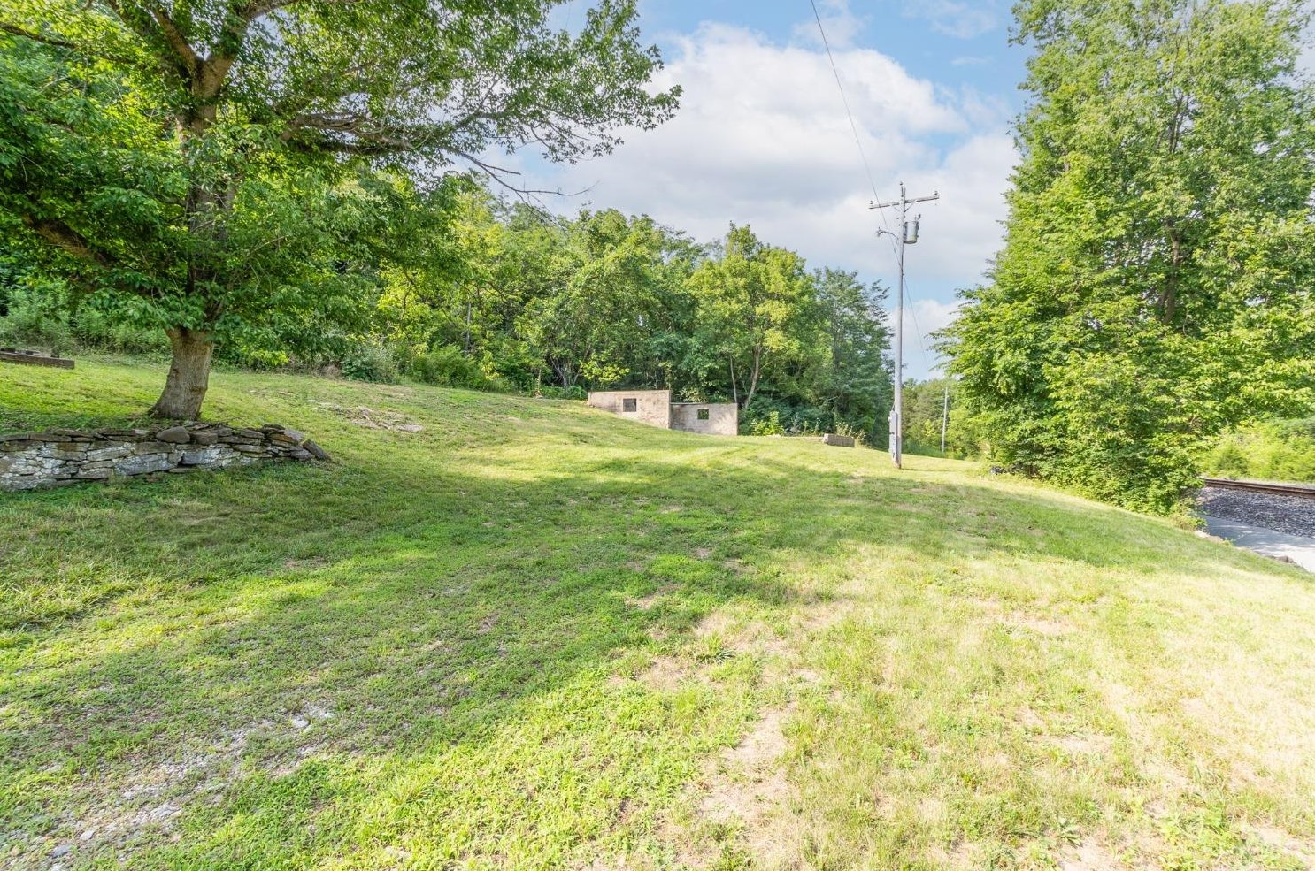 9622 S Hogan Rd, Moores Hill, IN 47032