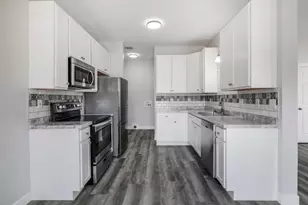 221 E 9th St, Connersville, IN 47331 - Photo 4