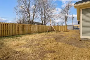 221 E 9th St, Connersville, IN 47331 - Photo 30