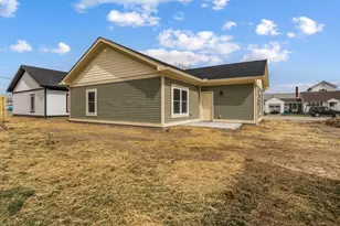 221 E 9th St, Connersville, IN 47331 - Photo 28